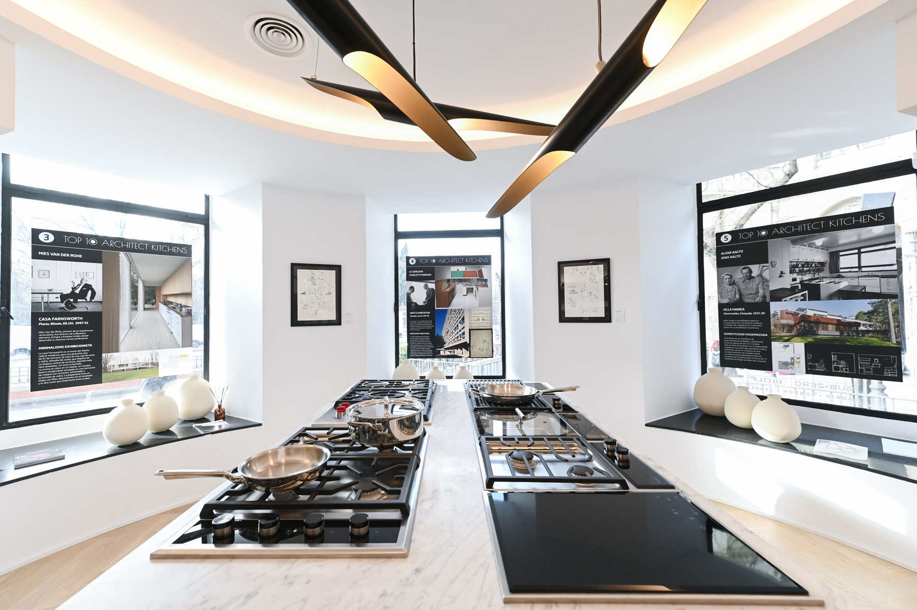 Exposición Top 10 Kitchen Architects Showroom Subzero and Wolf Madrid